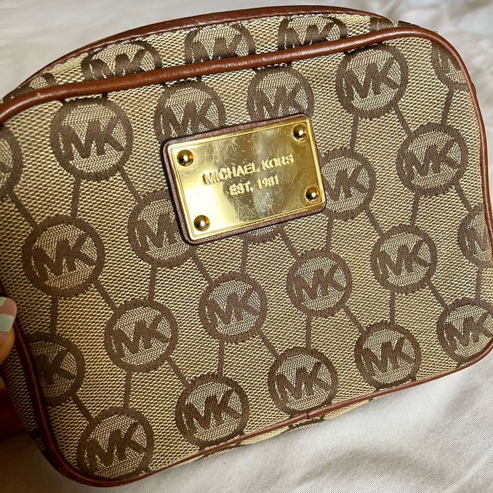 Michael Korea crossbody